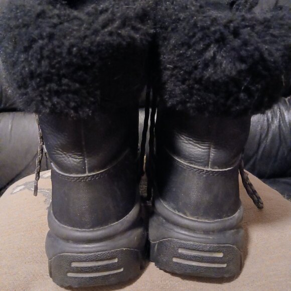 UGG Women's Yose Fluff Waterproof Boot - Picture 9 of 9